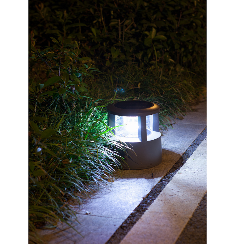 aluminum LED solar lawn light 